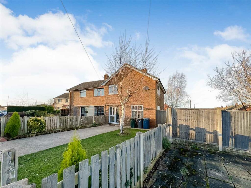 3 bedroom semidetached house for sale in Ringleas, Cotgrave