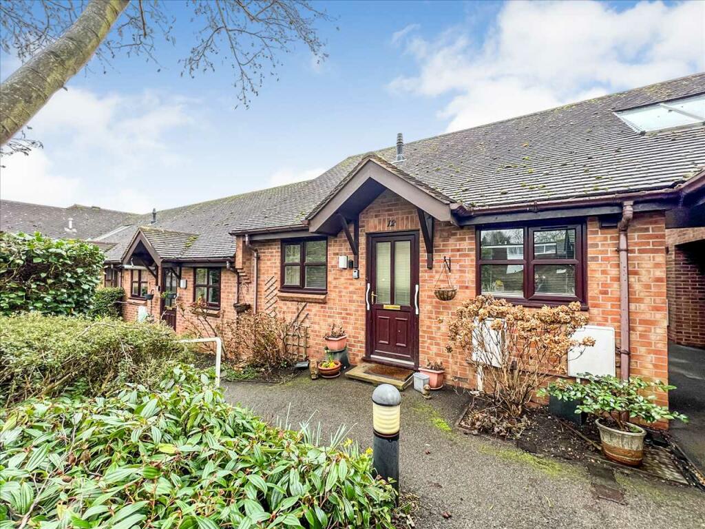 2 bedroom bungalow for sale in Woodleigh, Keyworth, Nottingham, NG12