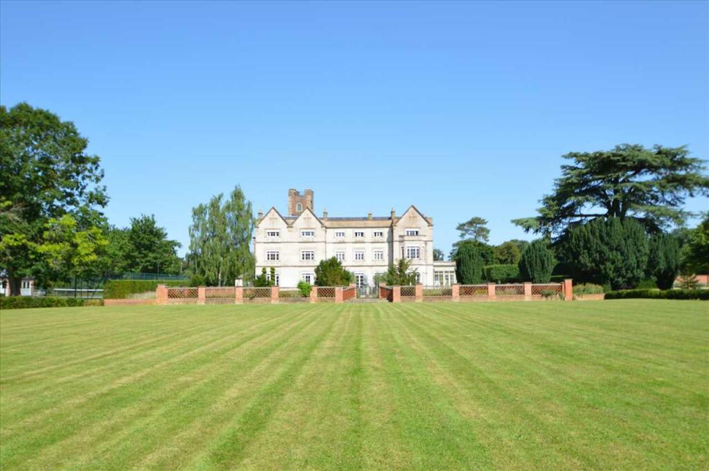 3 bedroom apartment for rent in Top Apartment, Bunny Hall, Loughborough