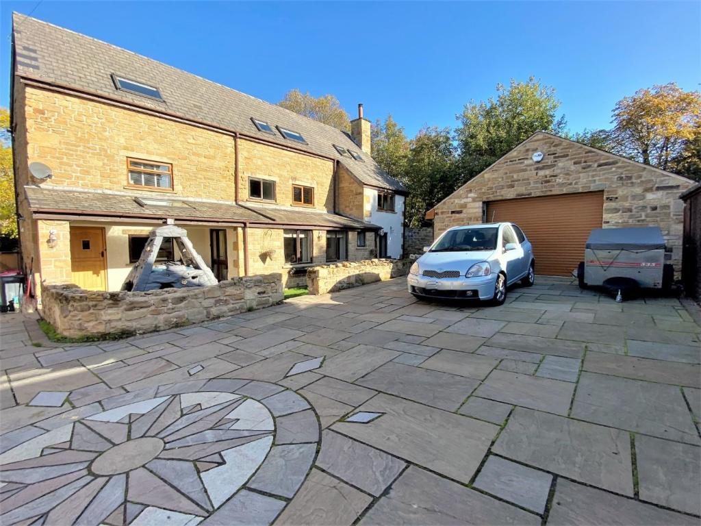 6 bedroom detached house for sale in Church Street, Wath Upon Dearne