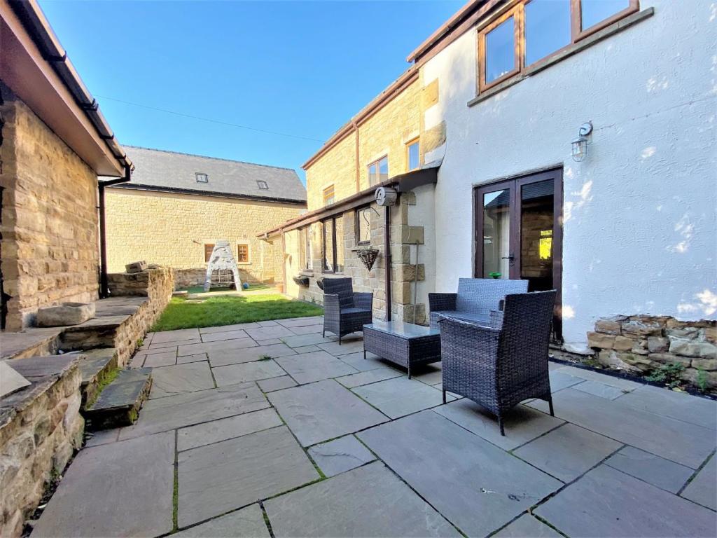6 bedroom detached house for sale in Church Street, Wath Upon Dearne
