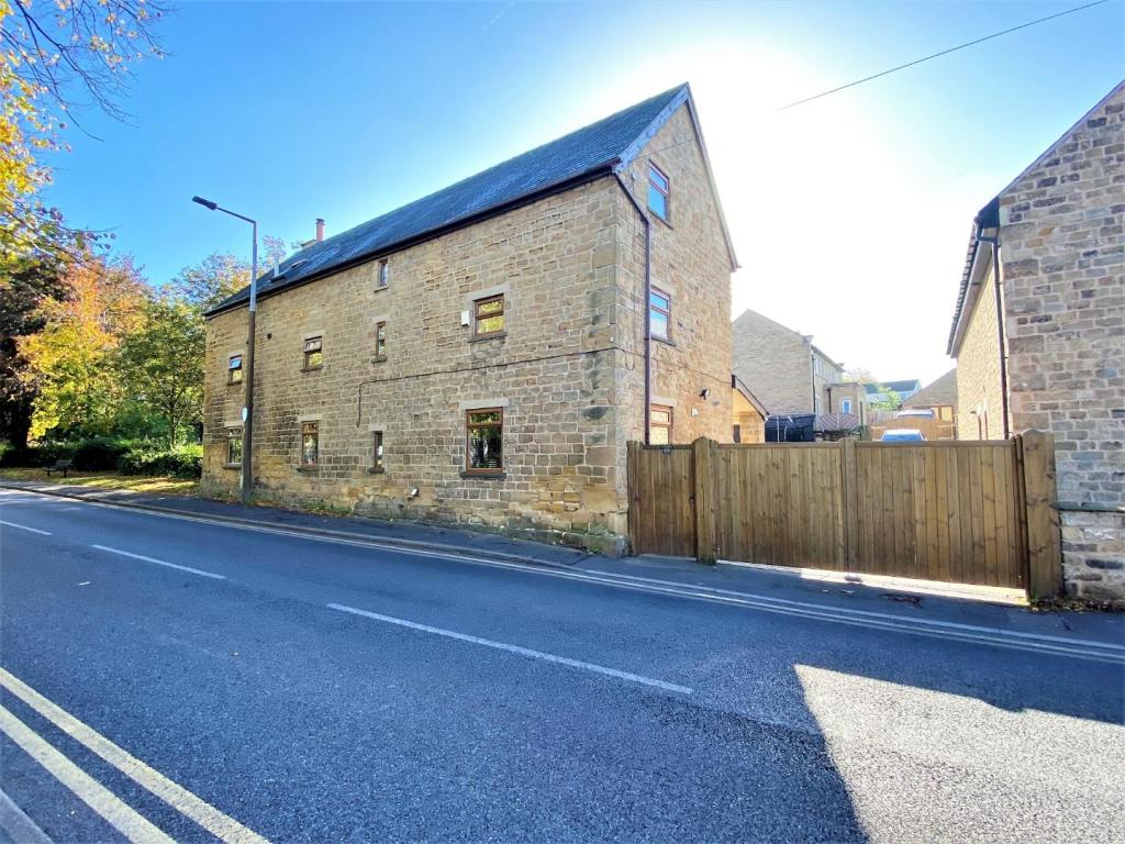 6 bedroom detached house for sale in Church Street, Wath Upon Dearne
