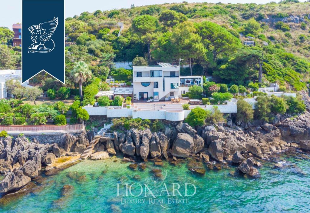 9 bedroom villa for sale in Lazio, Latina, Minturno, Italy