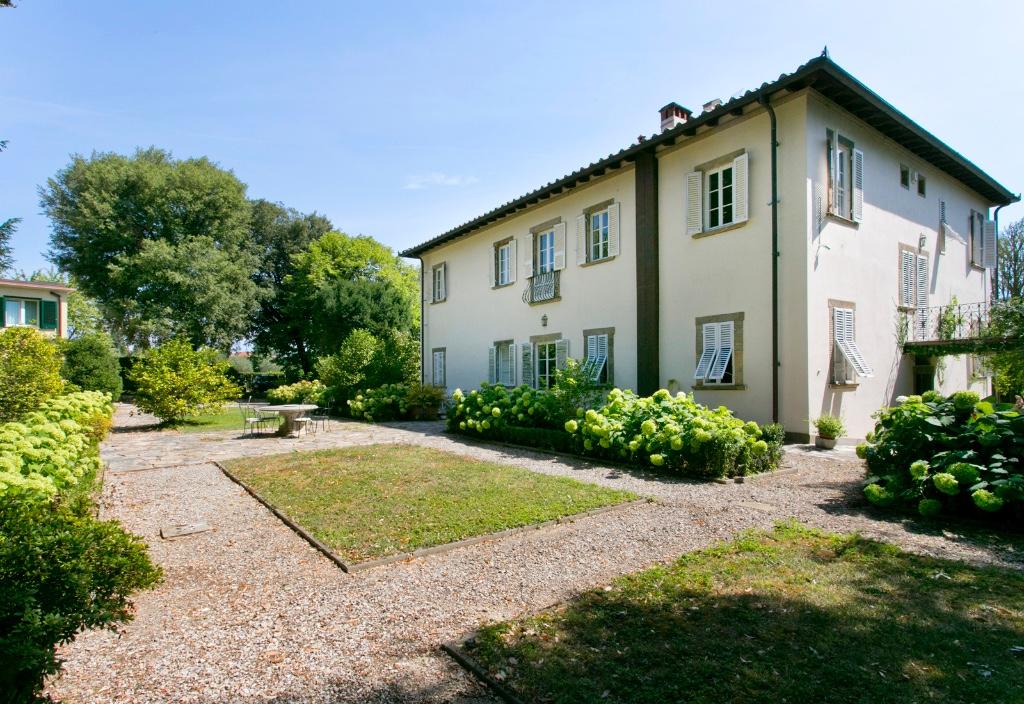 5 bedroom villa for sale in Lucca, Lucca, Tuscany, Italy