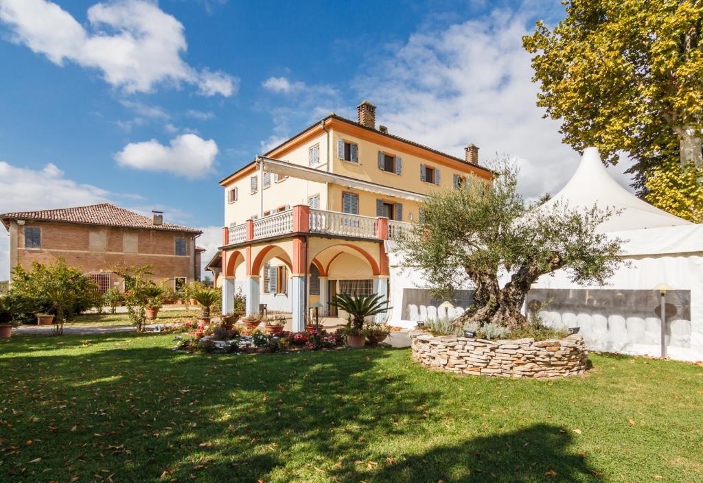 9 bedroom villa for sale in Modena, Modena, EmiliaRomagna, Italy