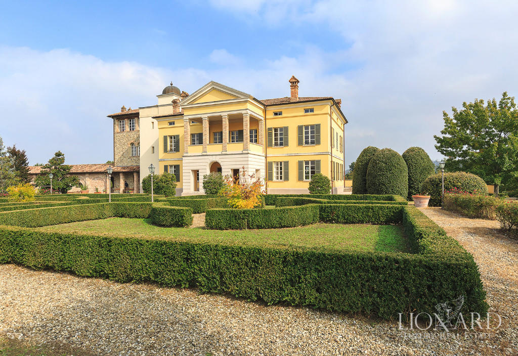 8 bedroom villa for sale in Collecchio, Parma, EmiliaRomagna, Italy