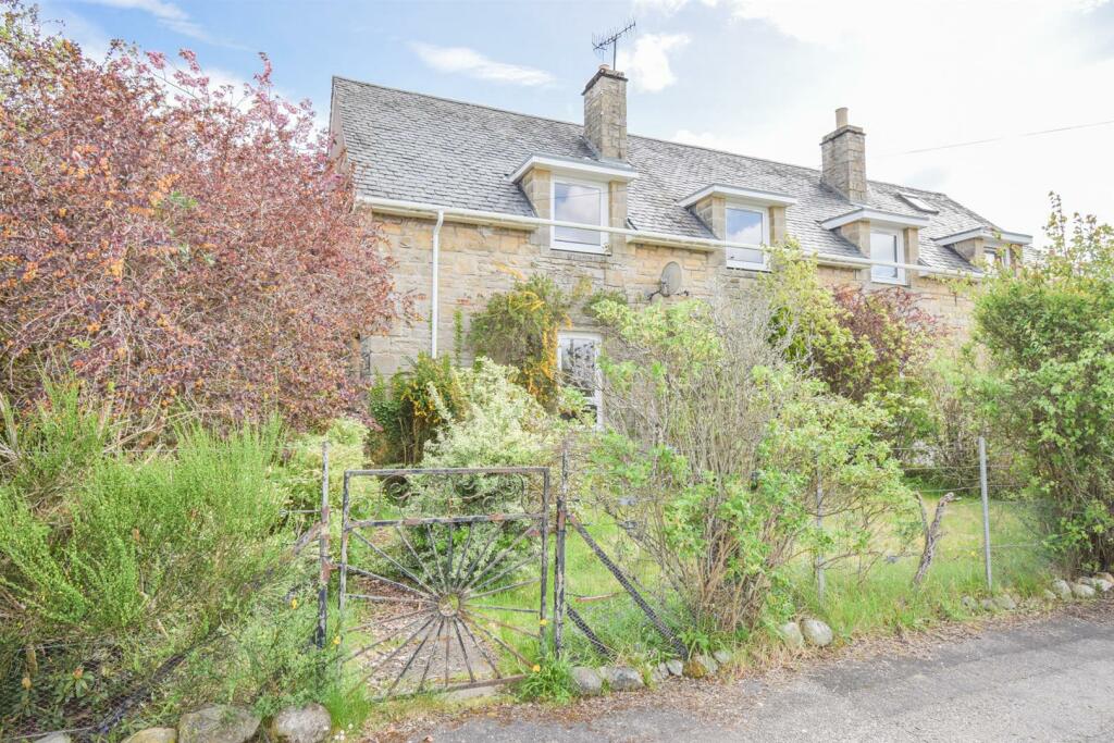 3 bedroom semidetached house for sale in 5 Maccoll Road, Cannich