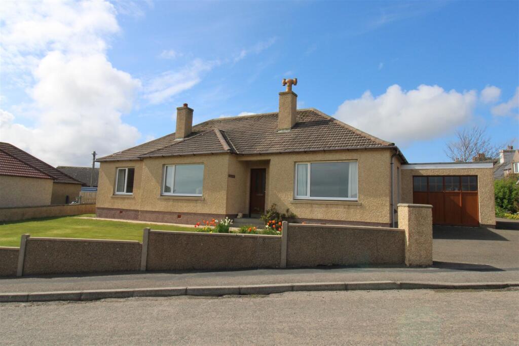 4 bedroom detached bungalow