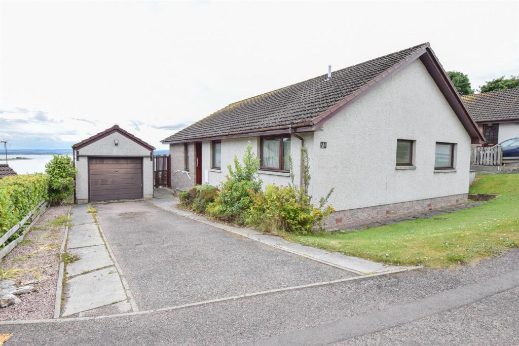 3 bedroom detached bungalow