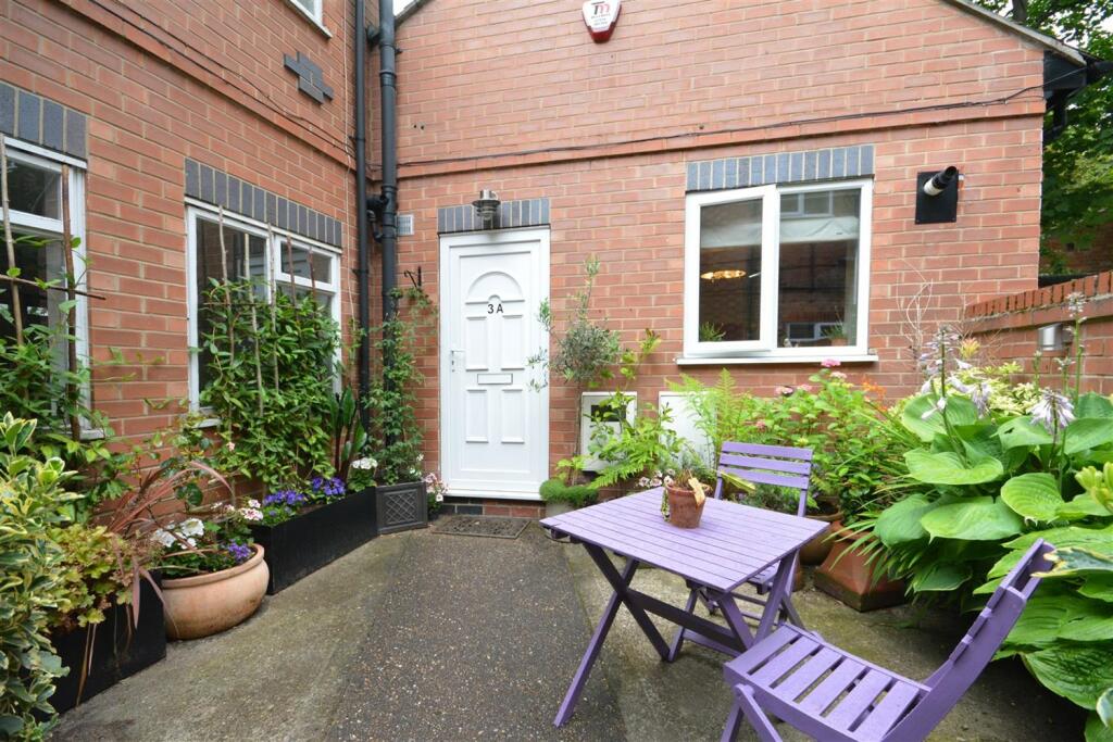 Main image of property: Chestnut Grove, Mapperley, NG3