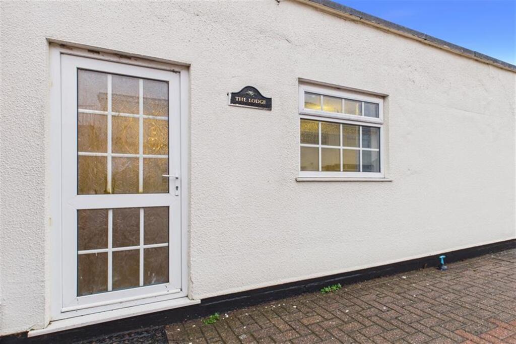 Main image of property: Mansfield Road, NG5