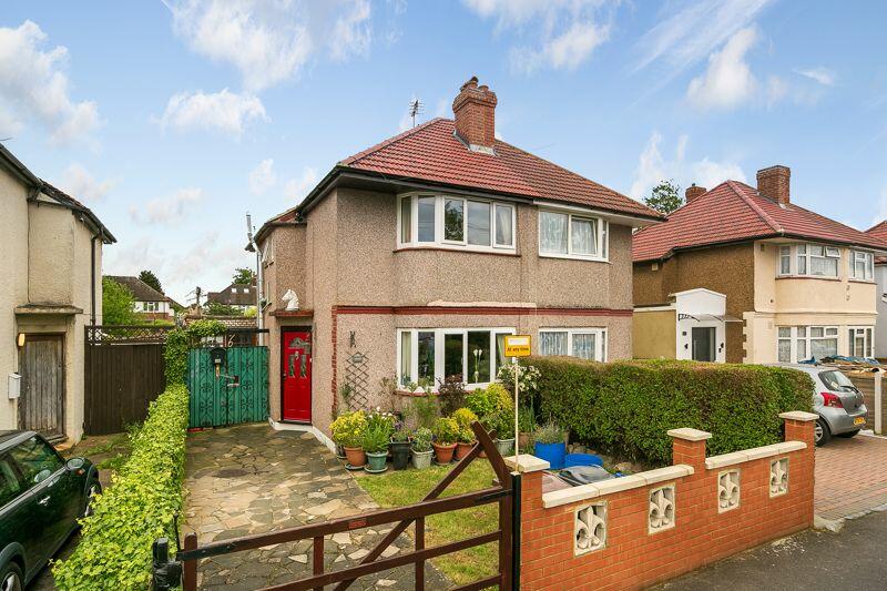 2 bedroom semidetached house for sale in Kingston Avenue, Bedfont, TW14