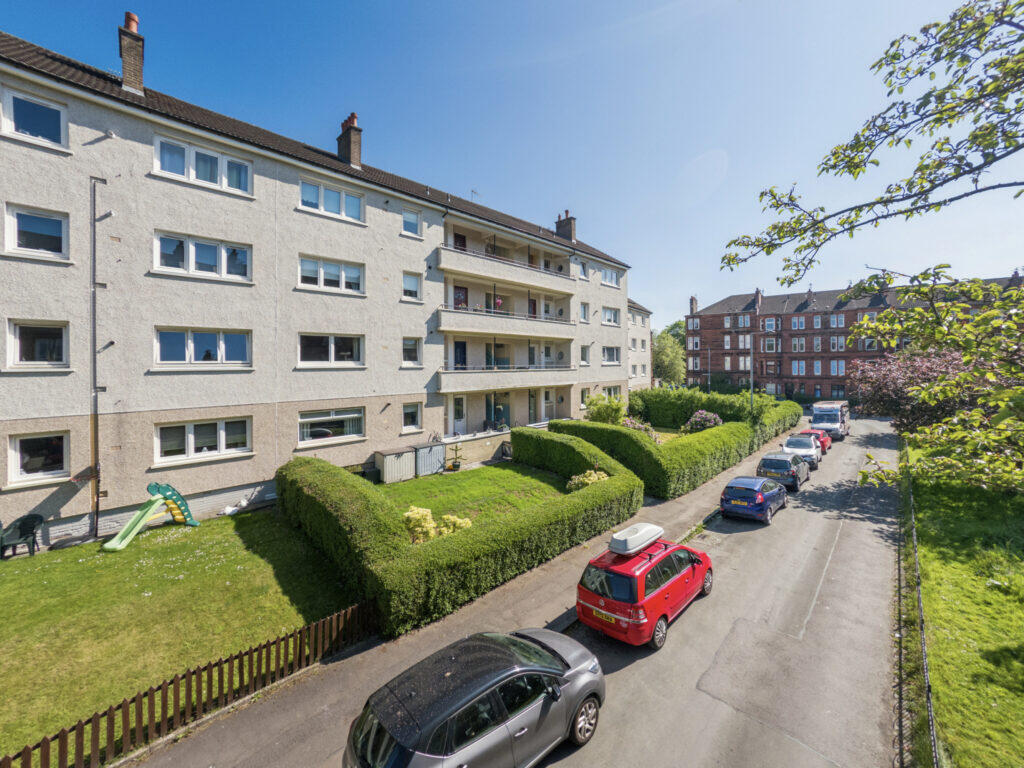 Main image of property: Thornwood Gardens, Thornwood, G11 7PT