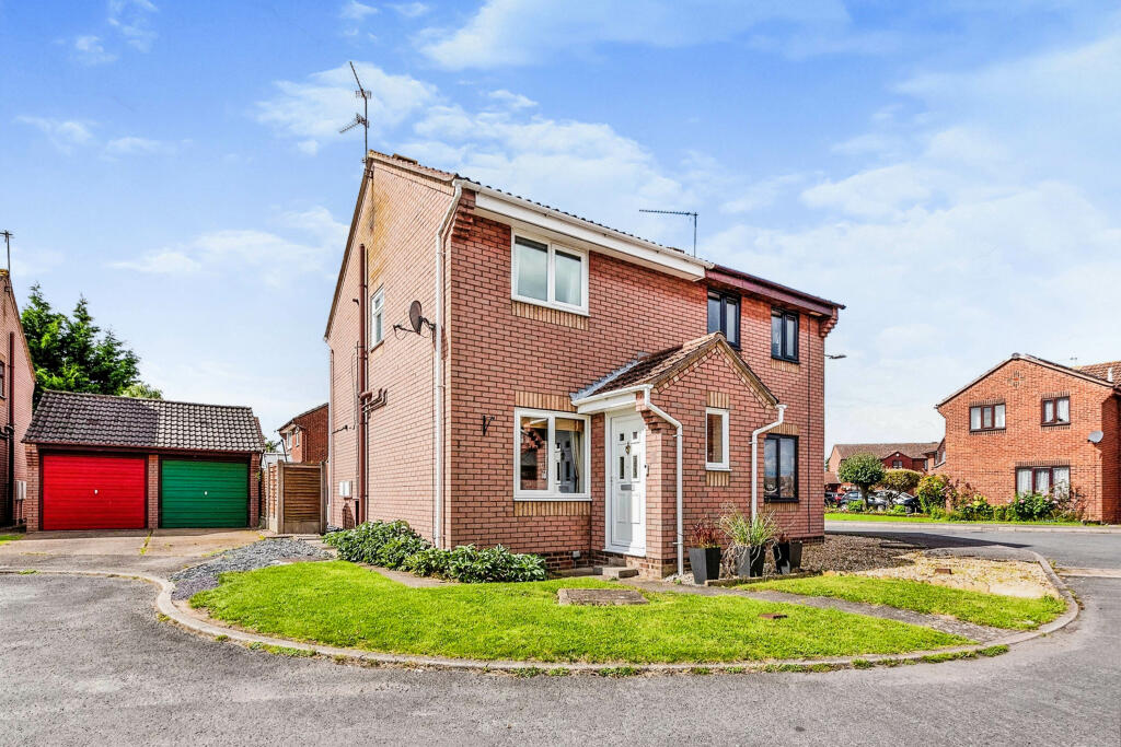 2 bedroom semidetached house for sale in Loveden Close, Balderton
