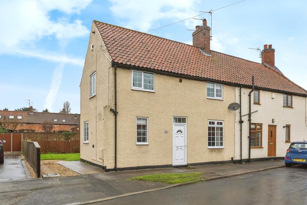 2 bedroom end of terrace house for sale in Spring Lane, Balderton, Newark, NG24