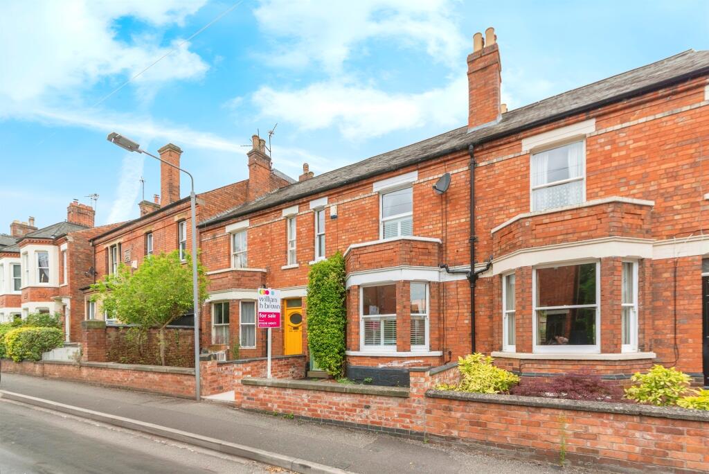 3 bedroom terraced house for sale in Wellington Road, Newark, NG24