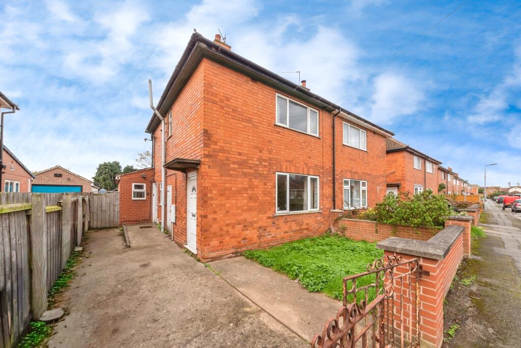 Main image of property: Linton Close, Farndon, Newark