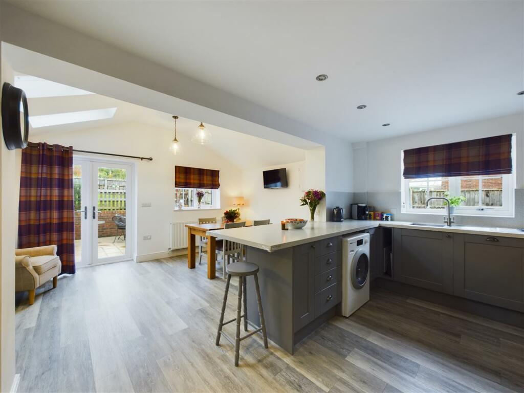 3 bedroom end of terrace house for sale in Hillside View, Main Street