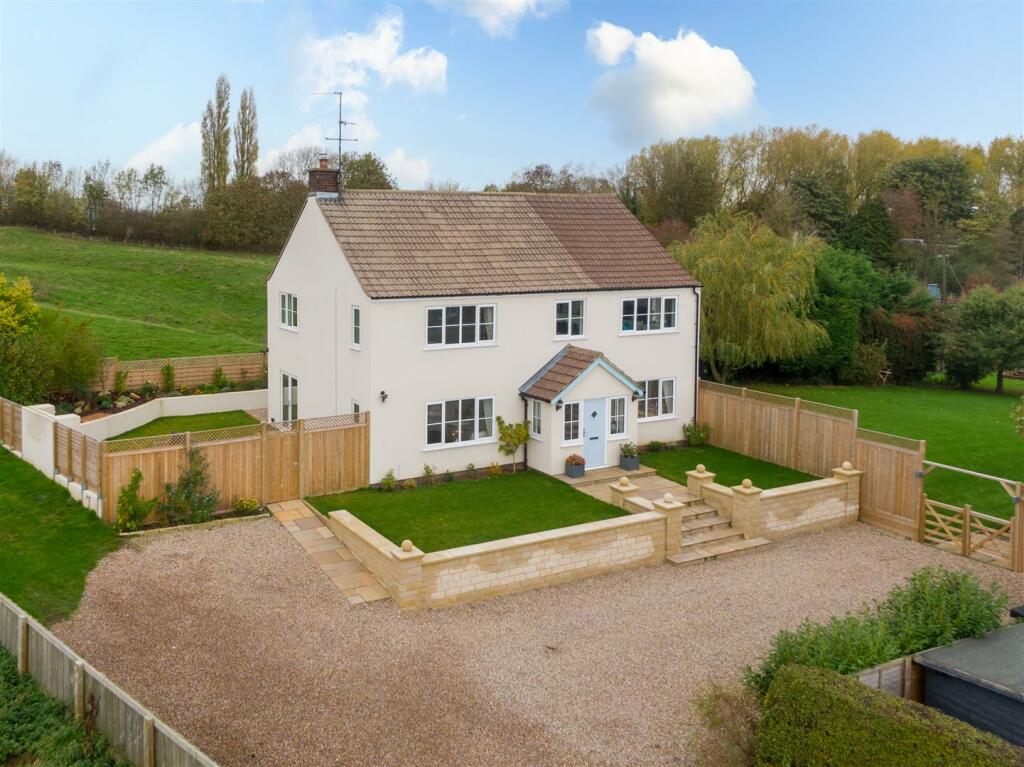4 bedroom detached house for sale in Hilltop, Barton Hill, Whitwell