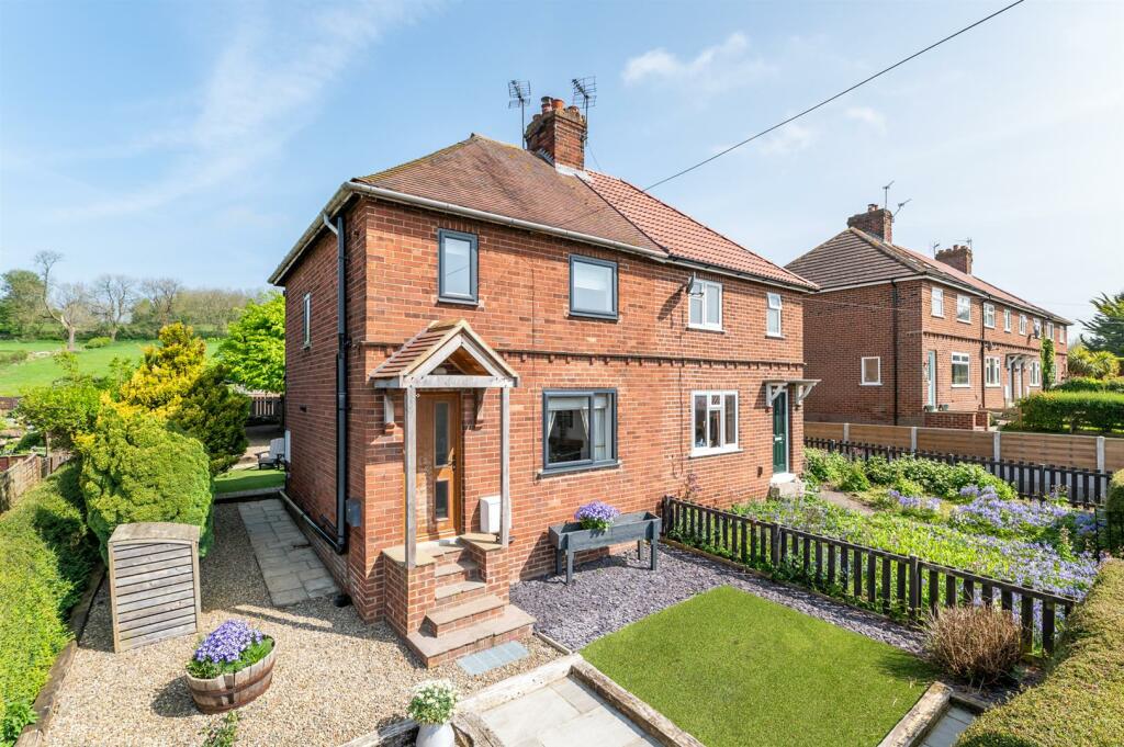 2 bedroom semidetached house for sale in 6 Wold View, ThorntonLeDale