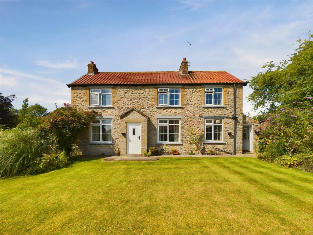 3 bedroom detached house for sale in Mayfield, Appleton-Le-Moors, York ...