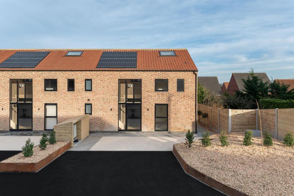 Main image of property: 2 Pasture Cottages, Outgang Road, Malton, YO17 7BR