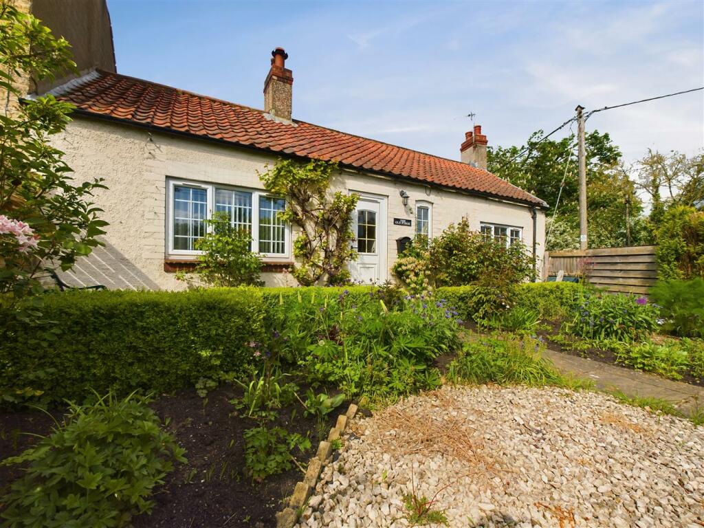 2 bedroom semidetached bungalow for sale in The Old Amotherby