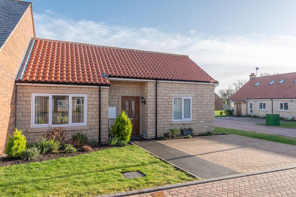 2 bedroom semidetached bungalow for sale in 12 Mickle Hill, Pickering