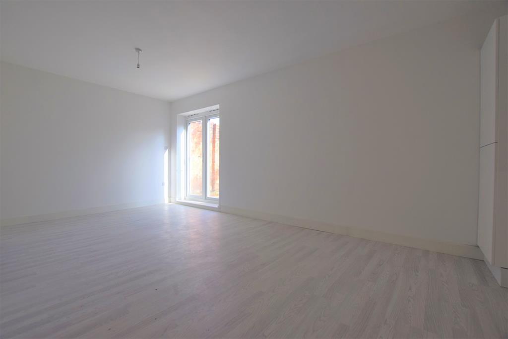 Commercial property for sale in Broad Street, Dagenham, RM10