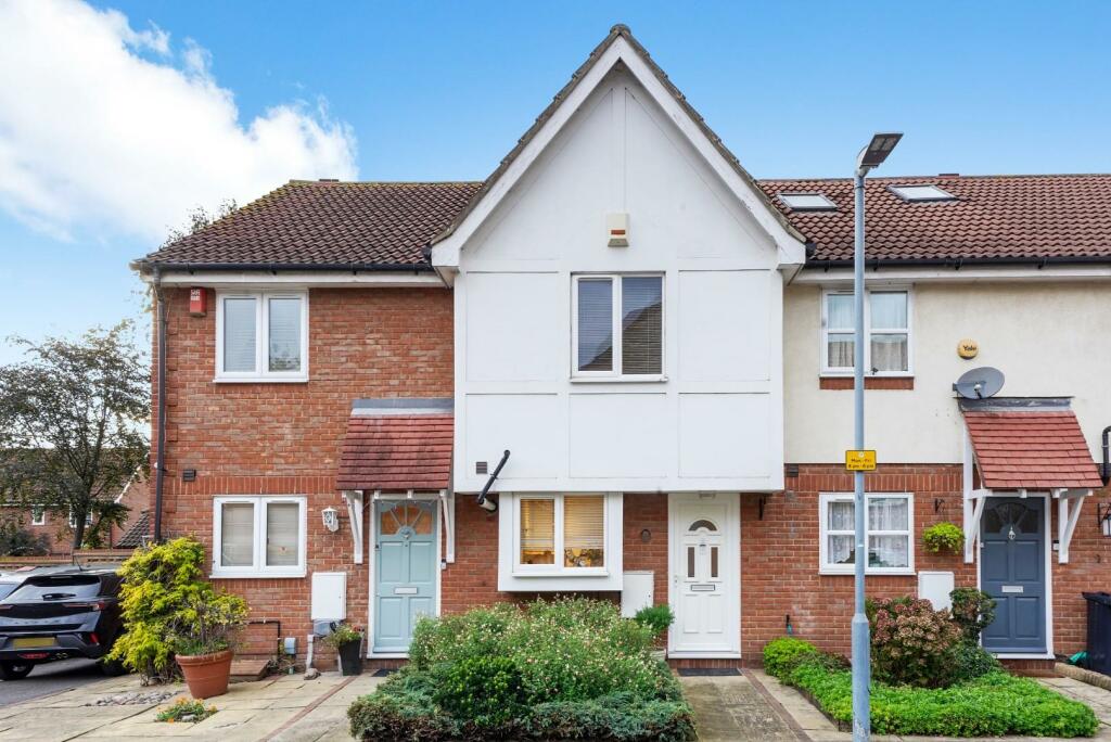 2 bedroom terraced house for sale in Hampstead Gardens, Chadwell Heath, RM6