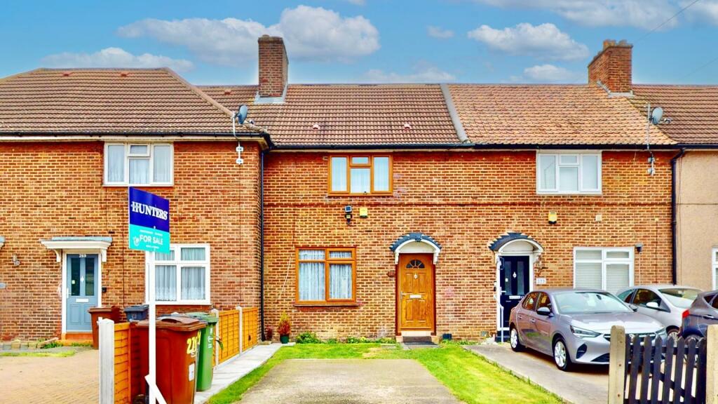 3 bedroom terraced house for sale in Valence Avenue, Dagenham, RM8
