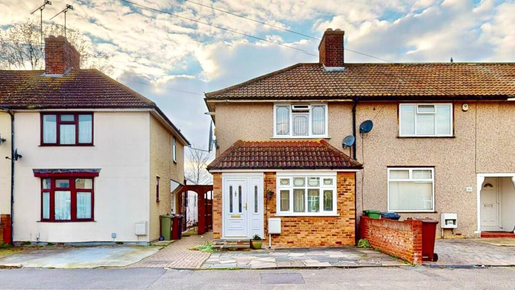 2 bedroom end of terrace house for sale in Grafton Road, Dagenham, RM8