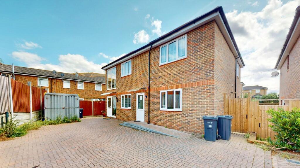 Main image of property: Quarles Park Road, Chadwell Heath, RM6