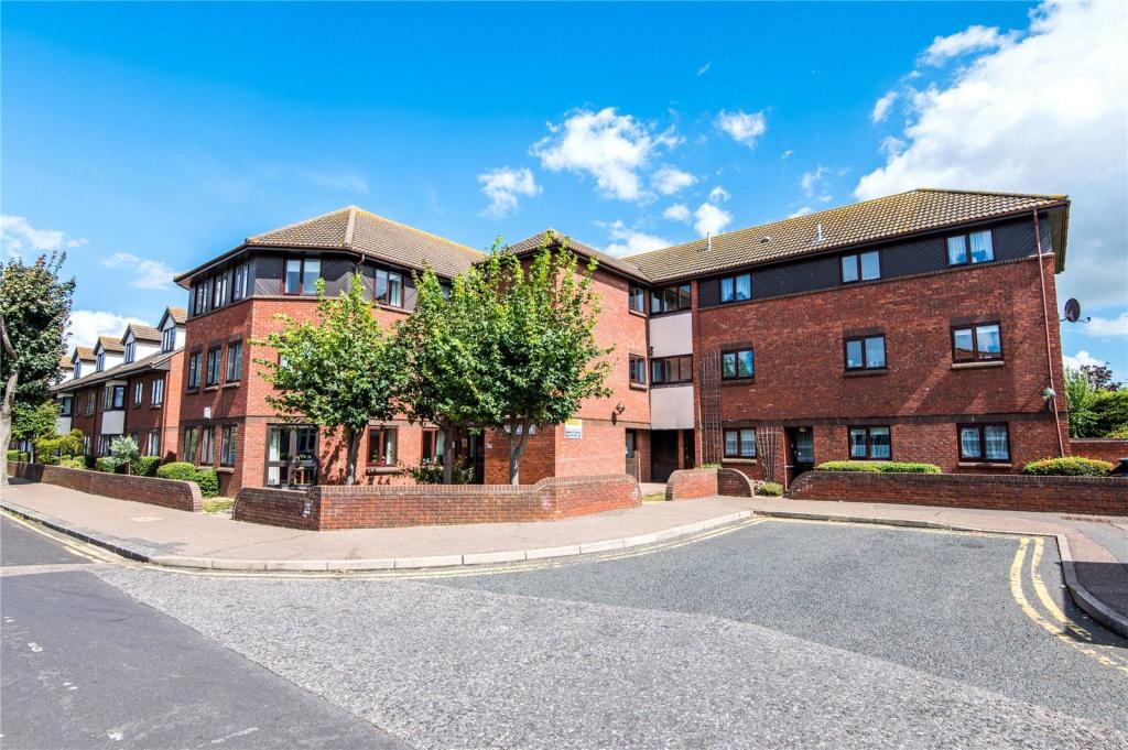 1 bedroom apartment for sale in Stadium Road, SouthendonSea, Essex, SS2