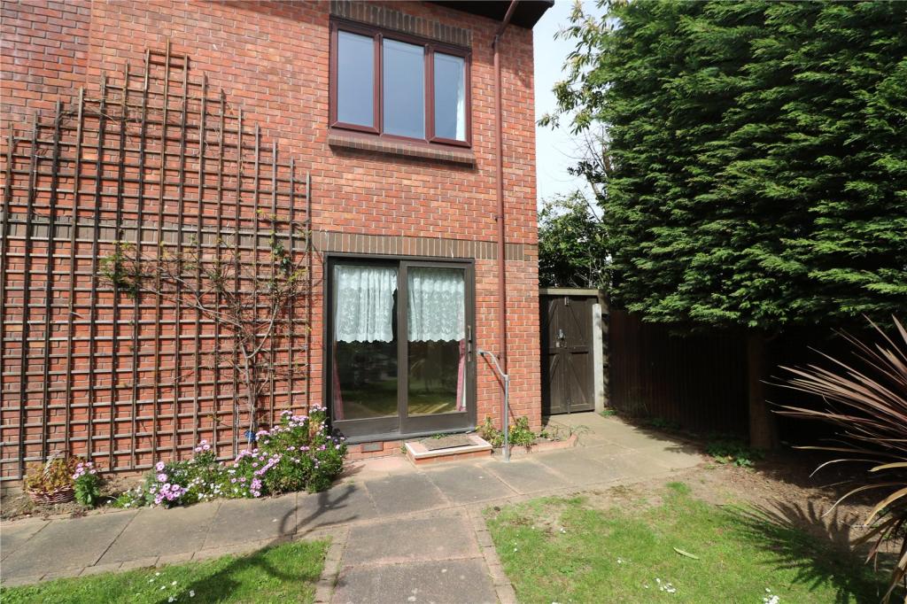 1 bedroom apartment for sale in Stadium Road, SouthendonSea, Essex, SS2