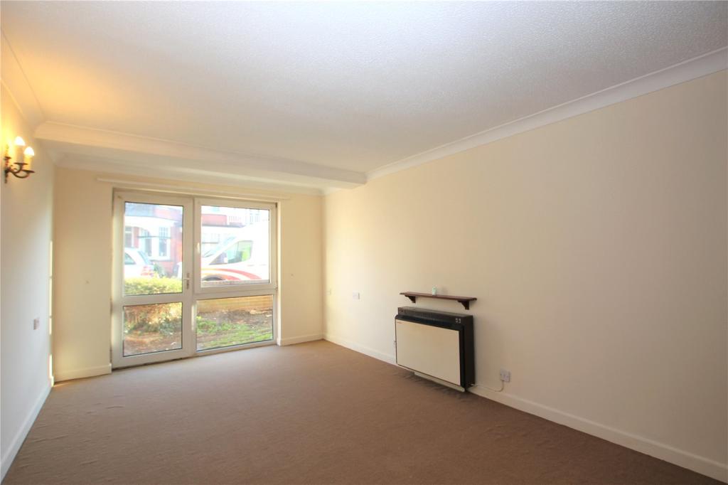 1 bedroom apartment for sale in Holland Road, WestcliffonSea, Essex, SS0