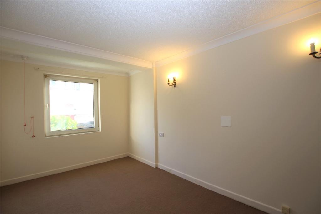 1 bedroom apartment for sale in Holland Road, WestcliffonSea, Essex, SS0