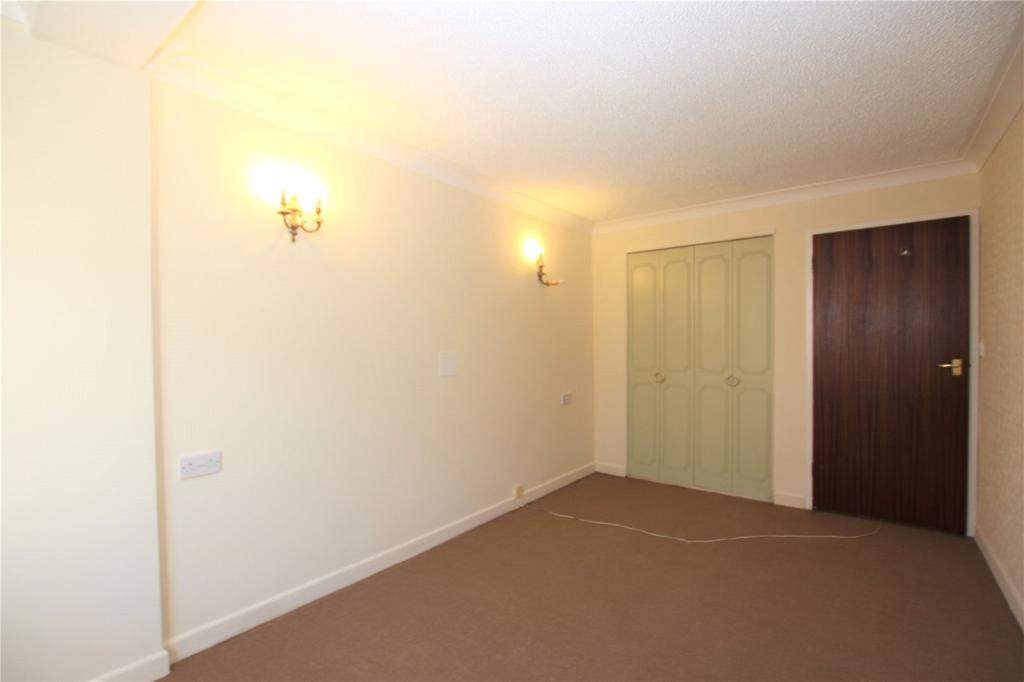 1 bedroom apartment for sale in Holland Road, WestcliffonSea, Essex, SS0