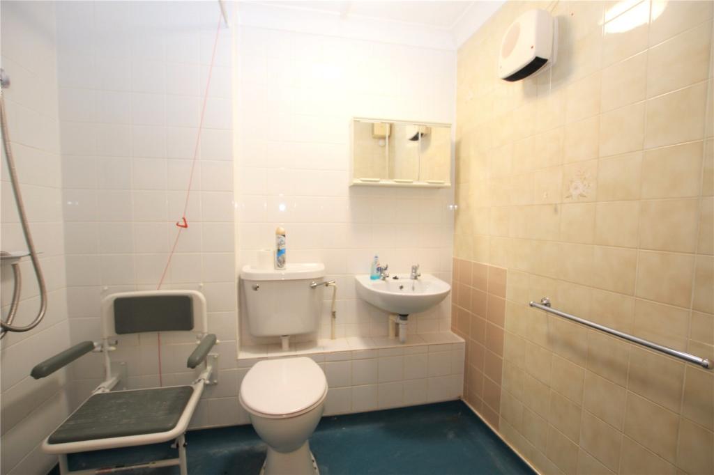 1 bedroom apartment for sale in Holland Road, WestcliffonSea, Essex, SS0