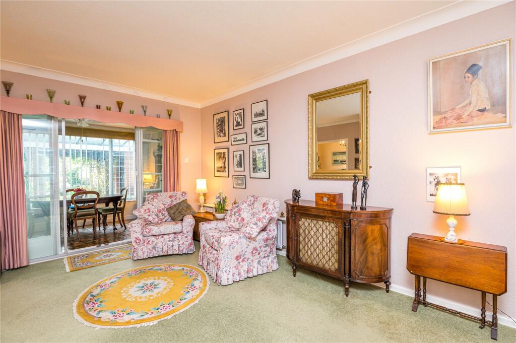 4 bedroom detached house for sale in The Broadway, Thorpe Bay, Essex, SS1