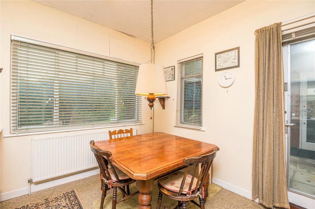 4 bedroom detached house for sale in The Broadway, Thorpe Bay, Essex, SS1