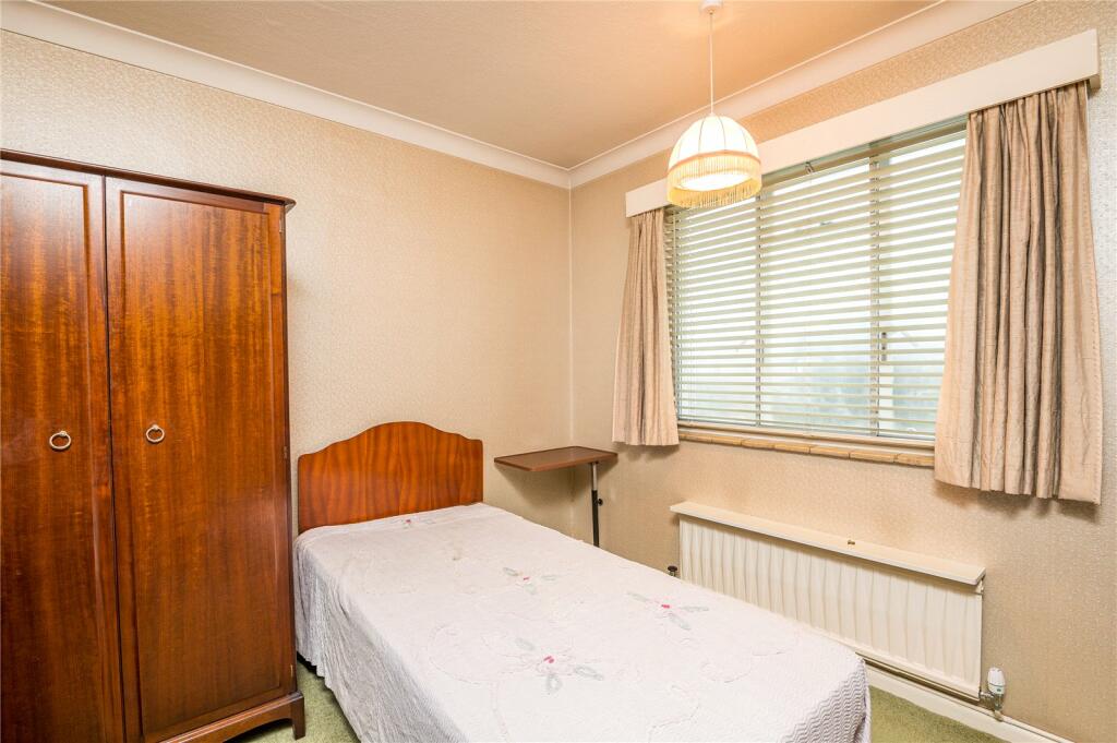 4 bedroom detached house for sale in The Broadway, Thorpe Bay, Essex, SS1
