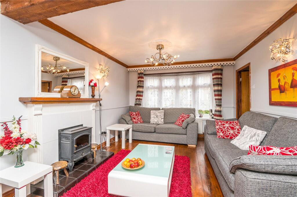 3 bedroom detached house for sale in High Street, Great Wakering