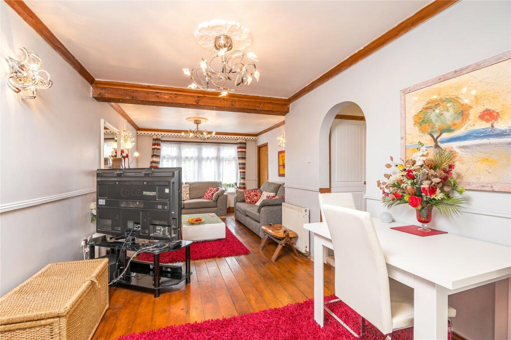 3 bedroom detached house for sale in High Street, Great Wakering