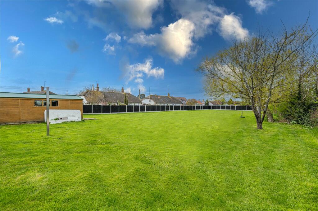 4 bedroom detached house for sale in Little Wakering Road, Little