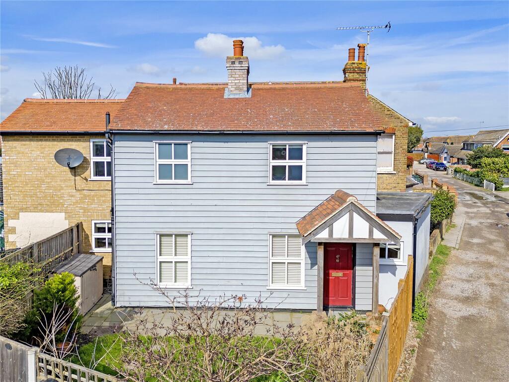 2 bedroom detached house for sale in Chapel Lane, Great Wakering, Essex., SS3