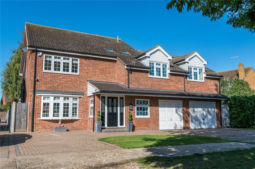4 bedroom detached house for sale in Chapel Lane, Great Wakering, Essex