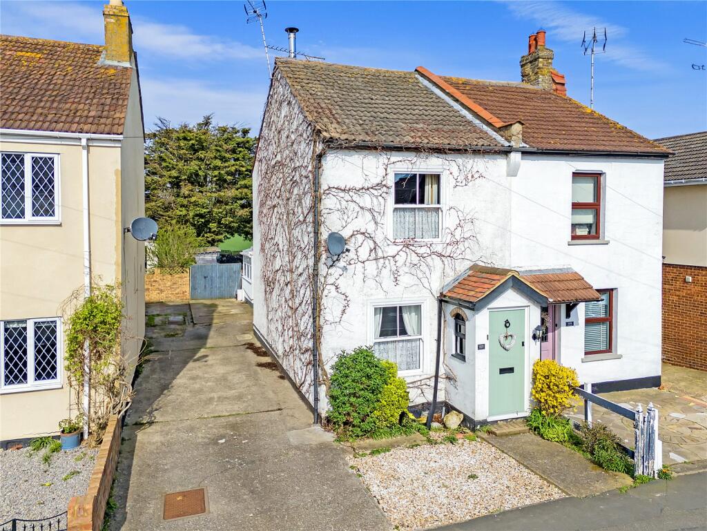 2 bedroom semidetached house for sale in New Road, Great Wakering