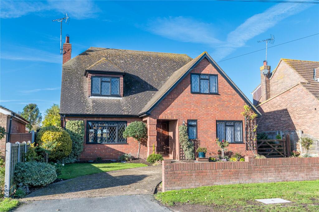 5 bedroom detached house for sale in Little Wakering Road, Barling