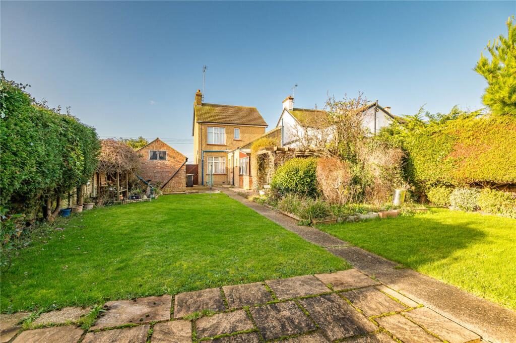 3 bedroom detached house for sale in Shoebury Road, Great Wakering